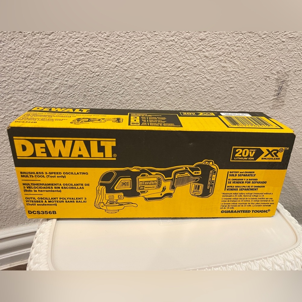 Dewalt saw - new